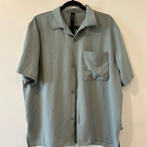 Lululemon Lightweight Camp Collar Shirt Mens L Green Short Sleeve Button Down
